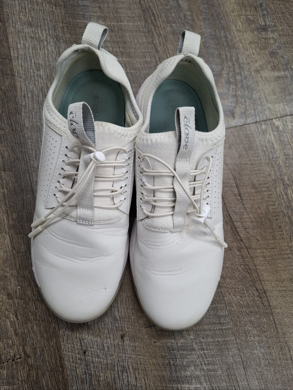 CLOVE White Classic Sneaker Men’s 8.5 Woman’s 10